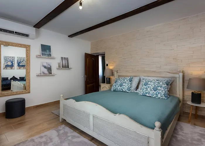 Vendeghaz בית הארחה 3*